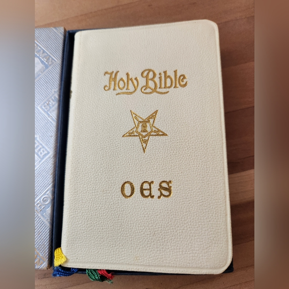 Holy Bible Masonic Edition AJ Holman Company Circa 1940 - Picture 2 of 5
